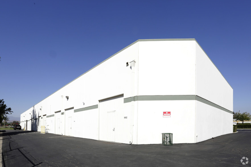 6682-6700 Van Buren Blvd, Riverside, CA for lease - Building Photo - Image 3 of 5