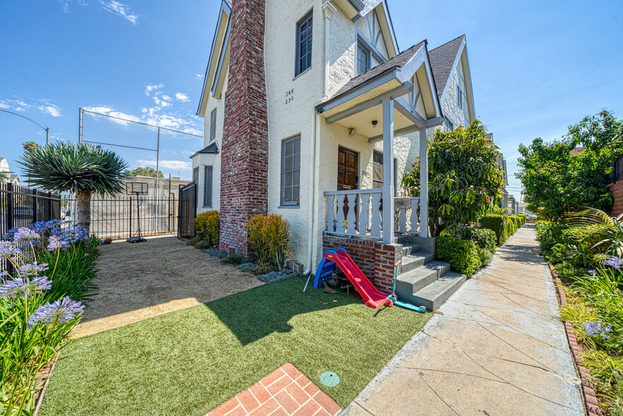 248 S Hobart Blvd, Los Angeles, CA for sale - Building Photo - Image 3 of 17
