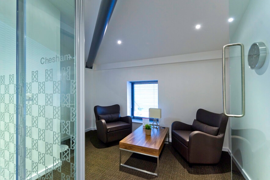 Windsor Rd, Beaconsfield for lease - Interior Photo - Image 3 of 12