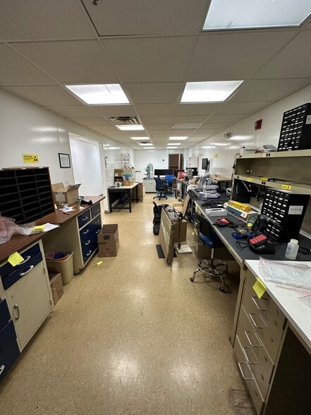 50A Northwestern Dr, Salem, NH for sale - Interior Photo - Image 3 of 7