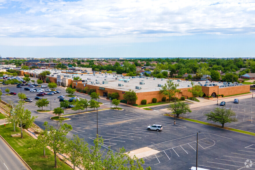 12100-12240 N May Ave, Oklahoma City, OK for lease - Building Photo - Image 1 of 15