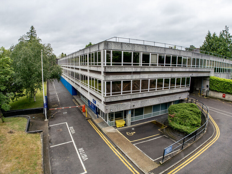 72 Reigate Rd, Reigate for sale - Primary Photo - Image 1 of 24