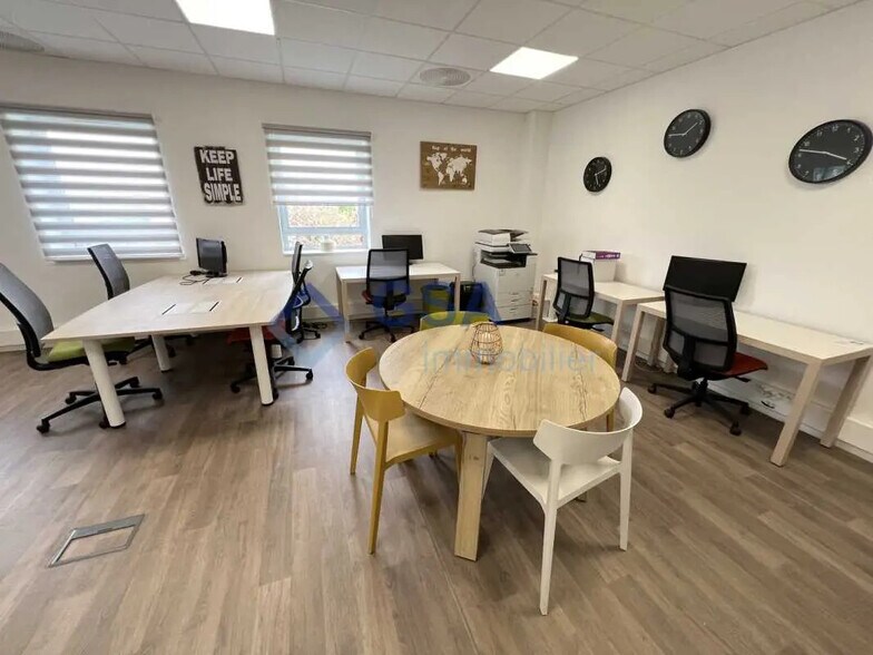 Office in Milly-la-Forêt for sale - Building Photo - Image 2 of 8