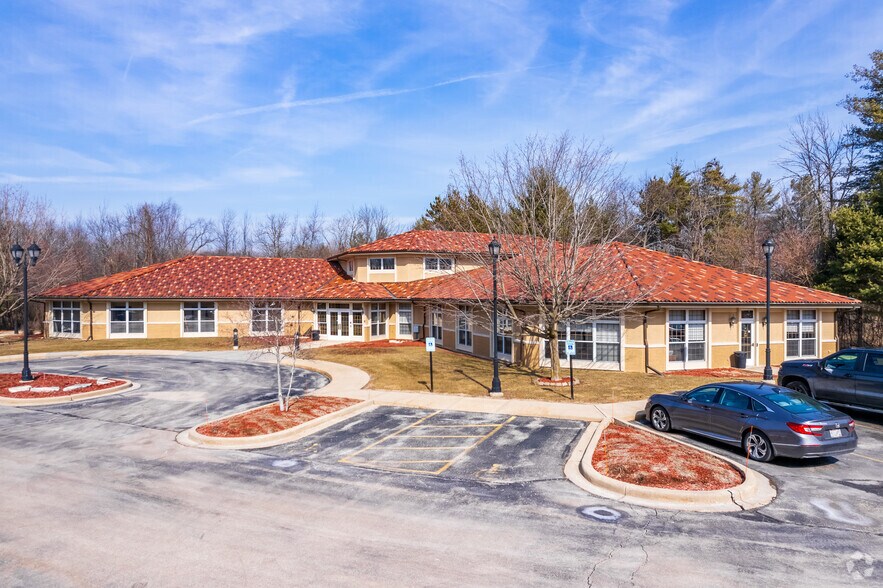 N21 W23350 Ridgeview Pky W, Waukesha, WI 53188