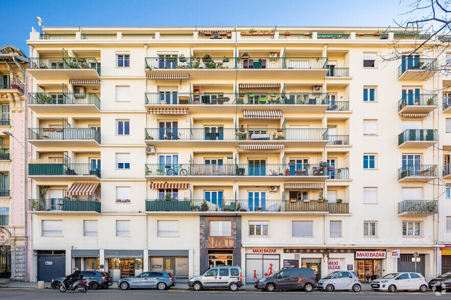 Retail in Nice for lease - Primary Photo - Image 1 of 3