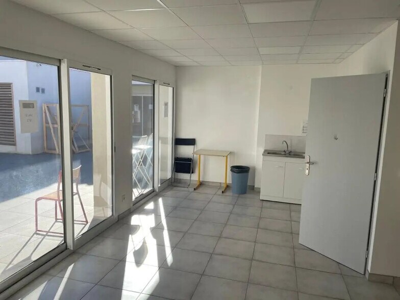 Office in Solliès-Pont for lease - Interior Photo - Image 3 of 6