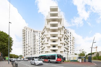 More details for 90 Rue Du Général Roguet, Clichy - Retail for Lease