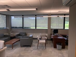 385 Long Hill Rd, Guilford, CT for sale Interior Photo- Image 2 of 5