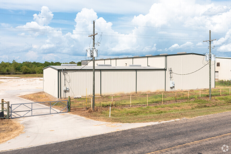 9556 FM 1960, Dayton, TX for lease - Building Photo - Image 3 of 21