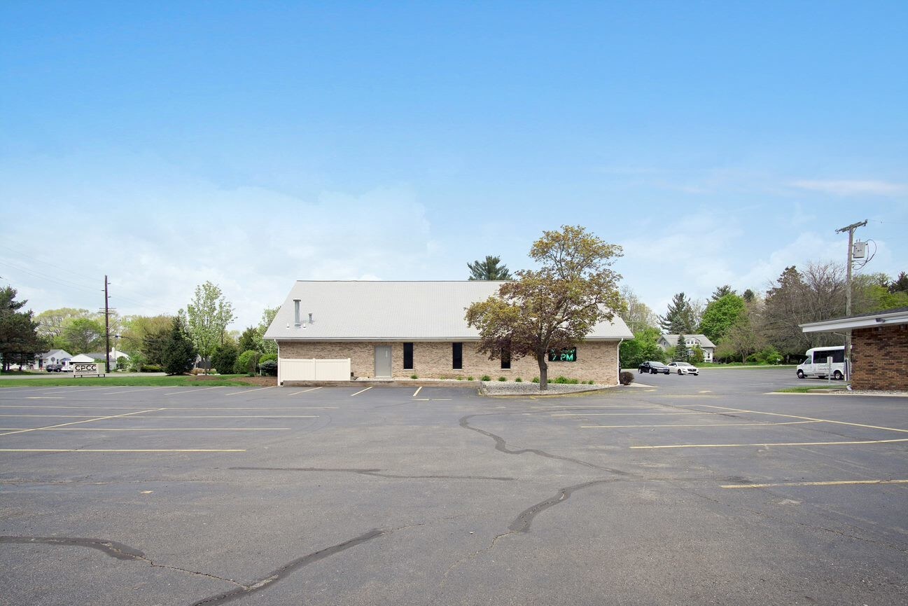 1850 S Commerce Rd, Walled Lake, MI 48390