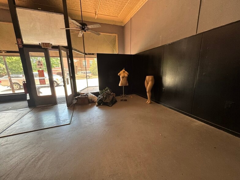 115 S Jefferson Ave, Eatonton, GA for lease - Building Photo - Image 2 of 7