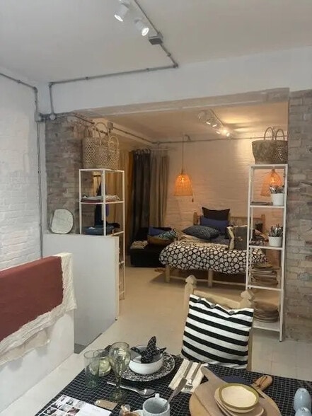 Retail in Paris for lease - Interior Photo - Image 3 of 5