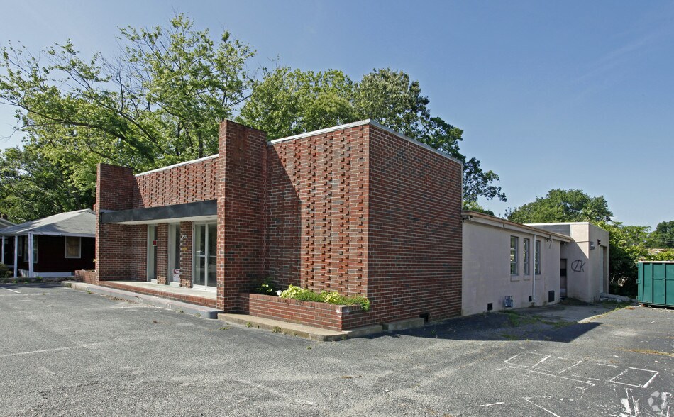 1517 Aberdeen Rd, Hampton, VA for sale - Primary Photo - Image 1 of 1