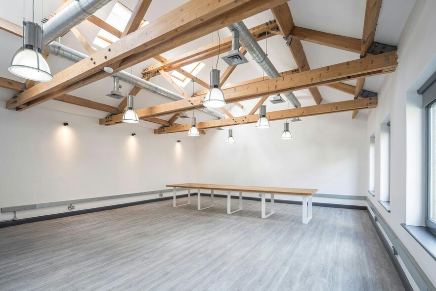 1-3A Chapel Pl, London for lease - Building Photo - Image 1 of 10