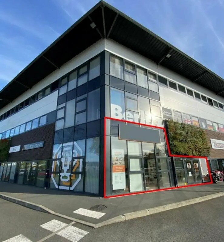 Retail in Artigues-près-Bordeaux for lease Building Photo- Image 1 of 7