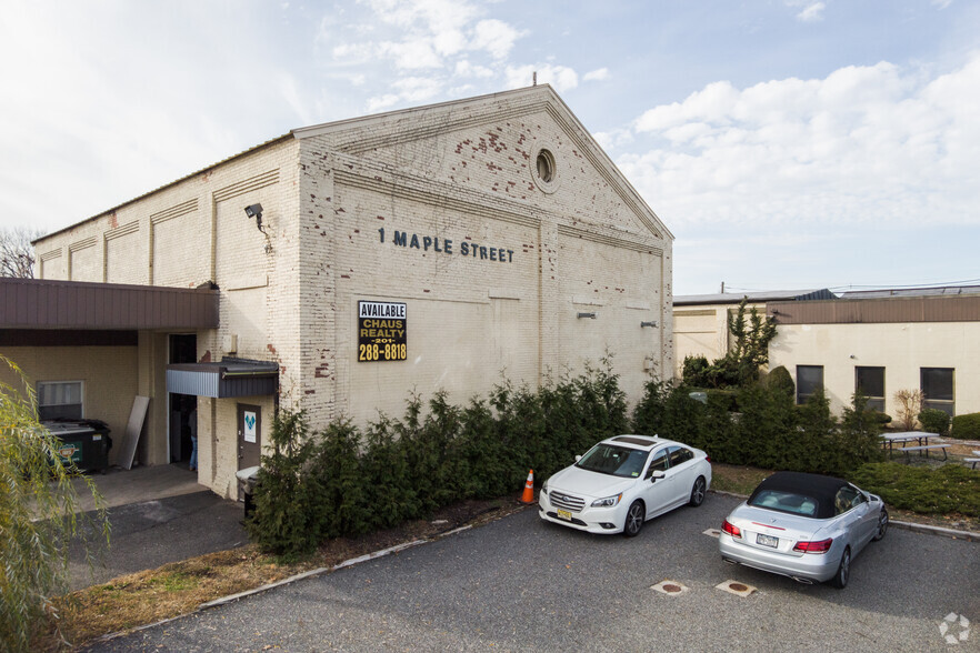 1 Maple St, East Rutherford, NJ for lease - Building Photo - Image 1 of 5