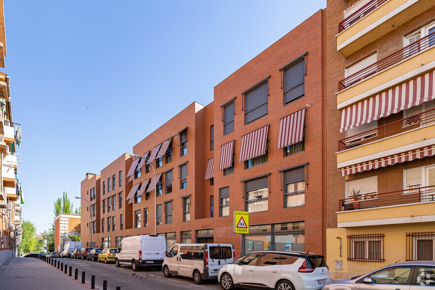Calle de Joaquín Turina, Madrid, Madrid for sale - Building Photo - Image 3 of 4