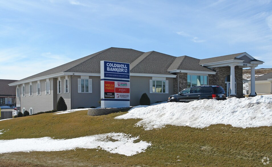 2510 Superior Dr NW, Rochester, MN 55901 West Circle Drive NW Turn