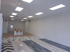959 NE Floranada Rd, Oakland Park, FL for lease Interior Photo- Image 2 of 7