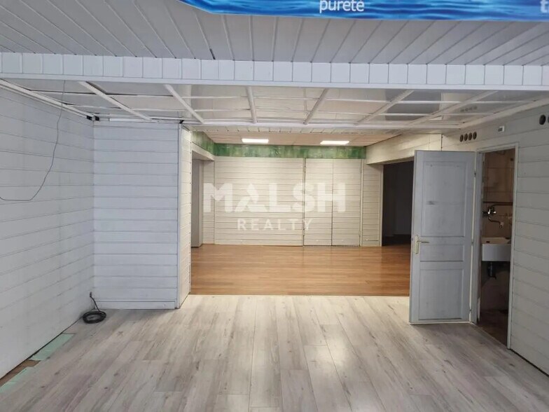 Retail in Saint-Priest for lease - Interior Photo - Image 3 of 3