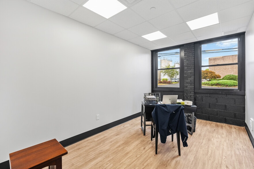 14 Home News Row, New Brunswick, NJ for lease - Interior Photo - Image 3 of 40