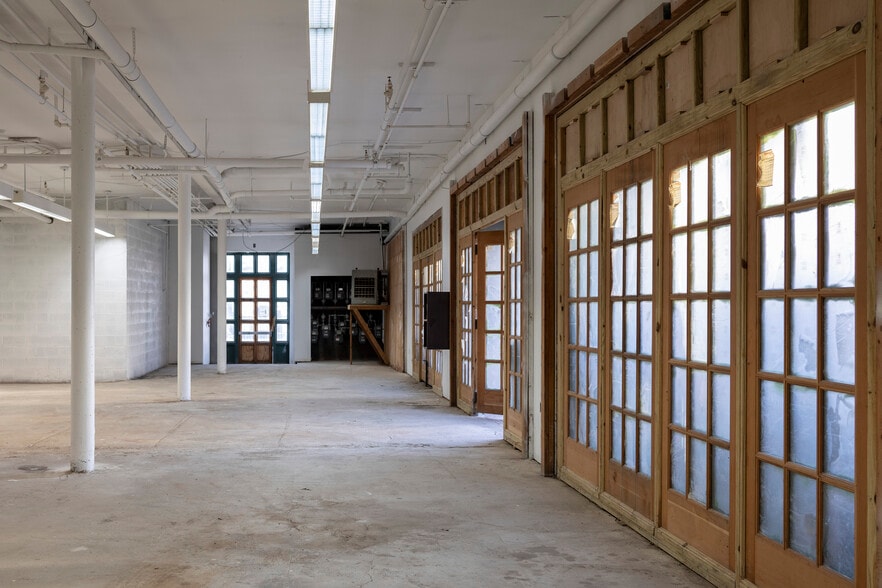 130 E 2nd St, Plainfield, NJ for sale - Interior Photo - Image 3 of 17