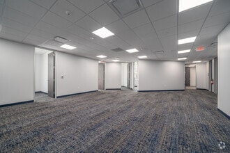 3200 S Sam Houston Pky E, Houston, TX for lease Interior Photo- Image 2 of 13