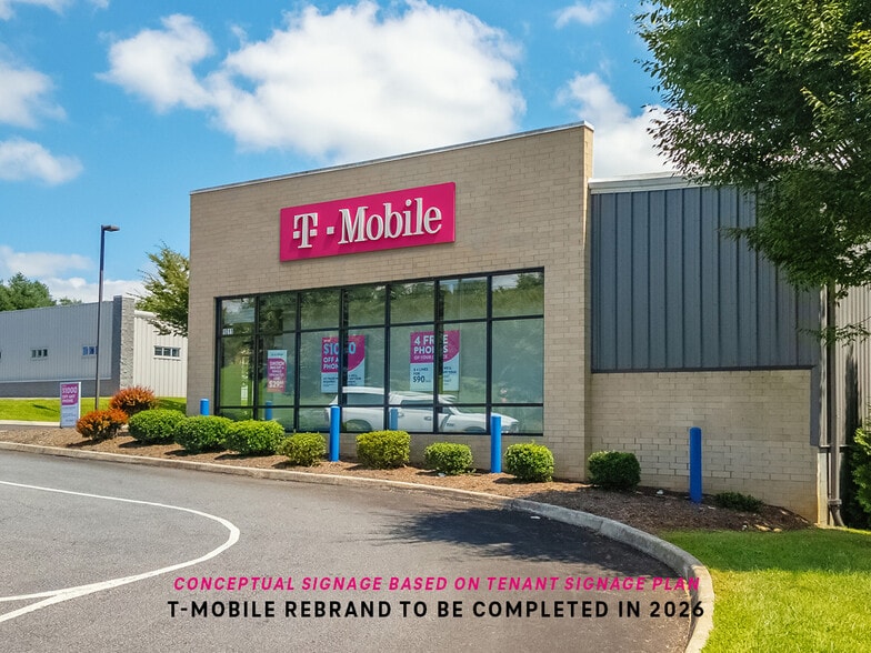 1011 E Stuart Dr, Galax, VA for sale - Building Photo - Image 2 of 8