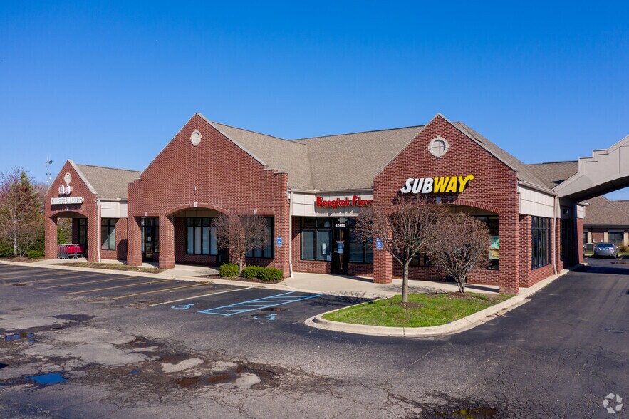 4245242488 Cherry Hill Rd, Canton, MI 48187