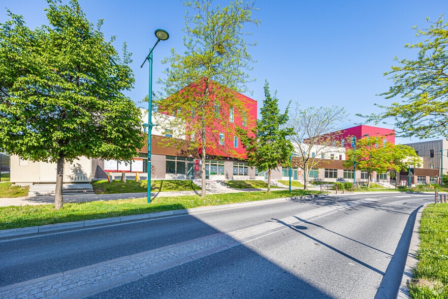 Flex in Gennevilliers for lease - Primary Photo - Image 1 of 2