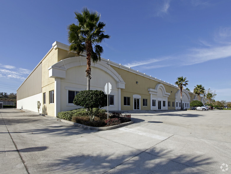 111 Central Park Pl, Sanford, FL for lease - Primary Photo - Image 1 of 8