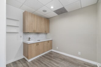 1125 S Beverly Dr, Los Angeles, CA for lease Interior Photo- Image 2 of 5