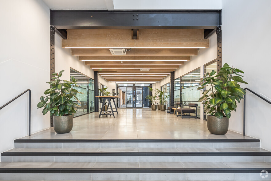 114 Power Rd, London for lease - Lobby - Image 2 of 73