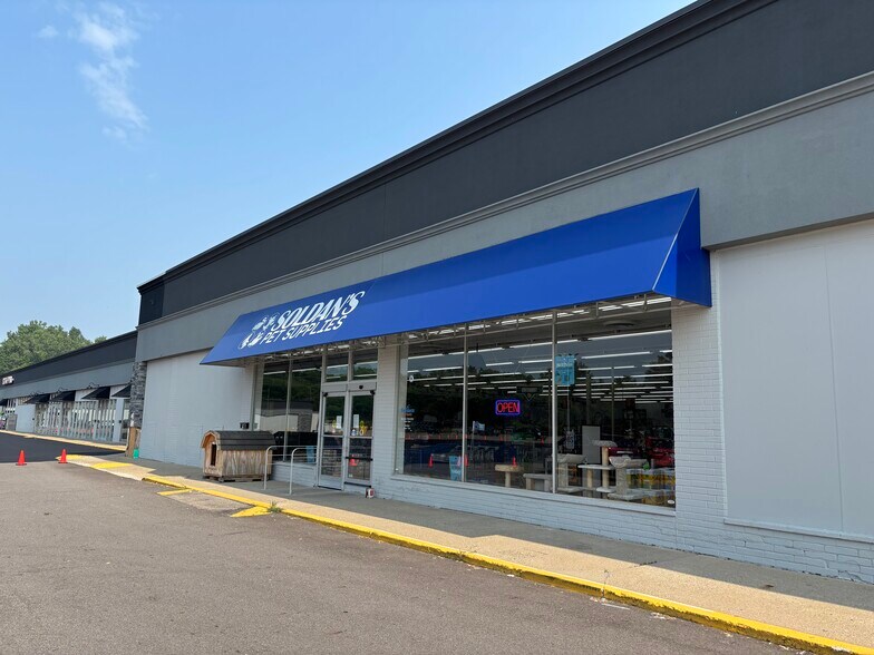 515 Lansing St, Charlotte, MI for lease - Building Photo - Image 3 of 10