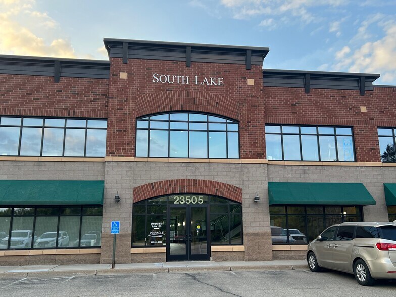 23505 Smithtown Rd, Excelsior, MN for sale - Building Photo - Image 1 of 1