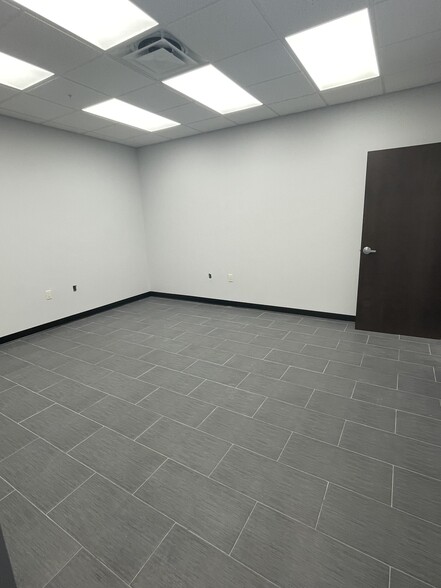 200 S Hawthorne Ave, Apopka, FL for lease - Interior Photo - Image 3 of 14