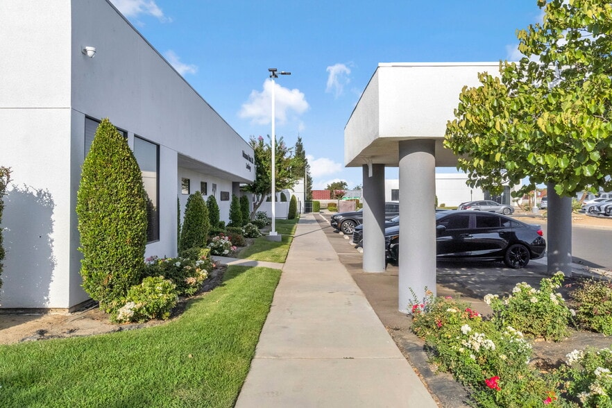 1260 E Almond Ave, Madera, CA for sale - Building Photo - Image 3 of 58