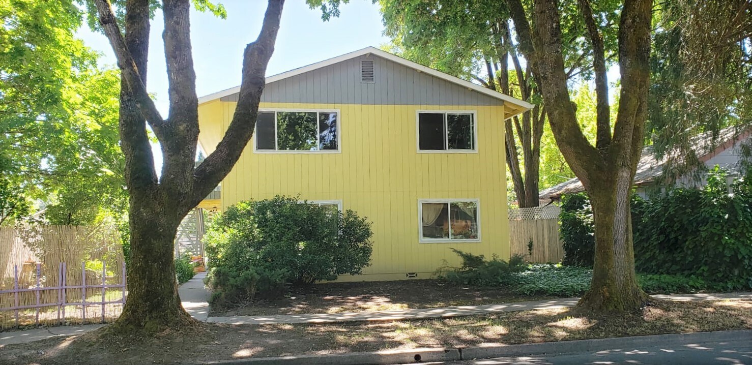313 SE J St, Grants Pass, OR for sale Primary Photo- Image 1 of 1