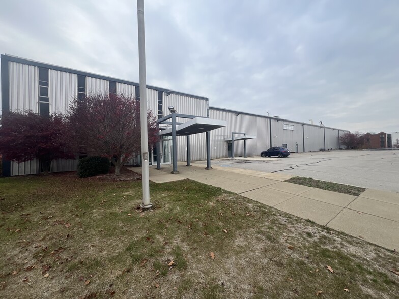 6515 Steubenville Pike, Pittsburgh, PA for sale - Building Photo - Image 3 of 19