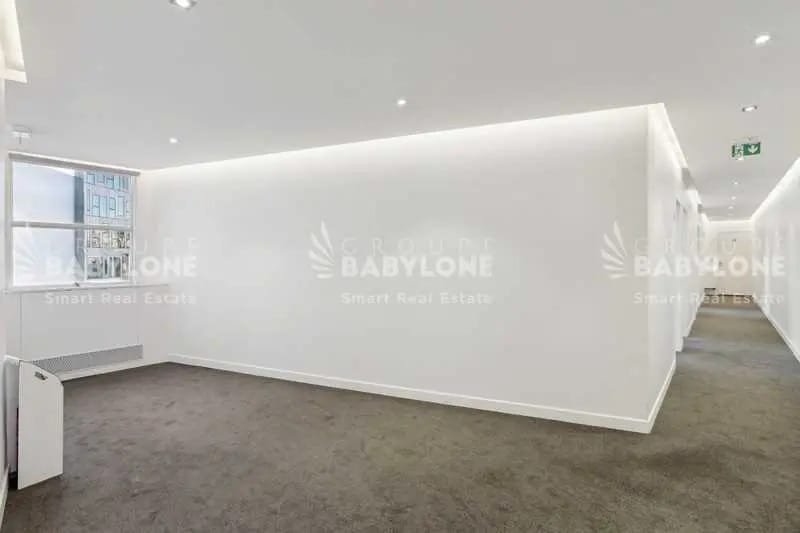 Office in Paris for lease - Interior Photo - Image 2 of 11