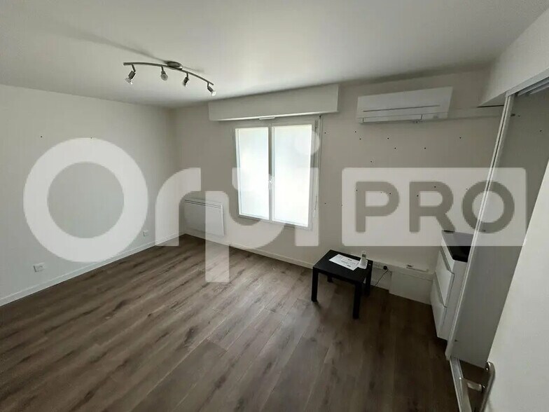 Office in Montluçon for lease - Interior Photo - Image 1 of 10