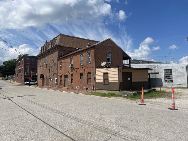 900 N 2nd St, Saint Charles, MO for sale - Building Photo - Image 3 of 7