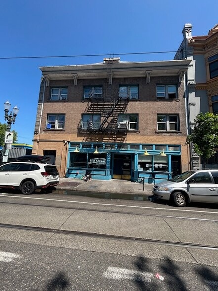 520-526 SE Grand Ave, Portland, OR for sale - Building Photo - Image 2 of 6