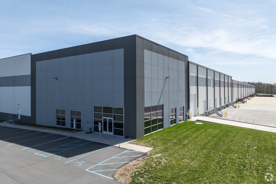 100 First Ave, Gouldsboro, PA for lease - Building Photo - Image 3 of 4