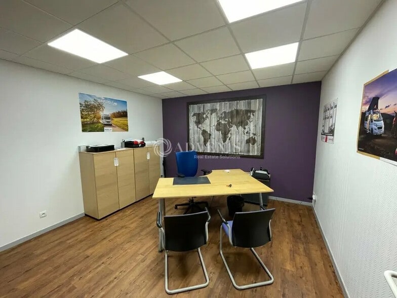 Flex in Saint-Jean-de-Braye for lease - Building Photo - Image 3 of 7