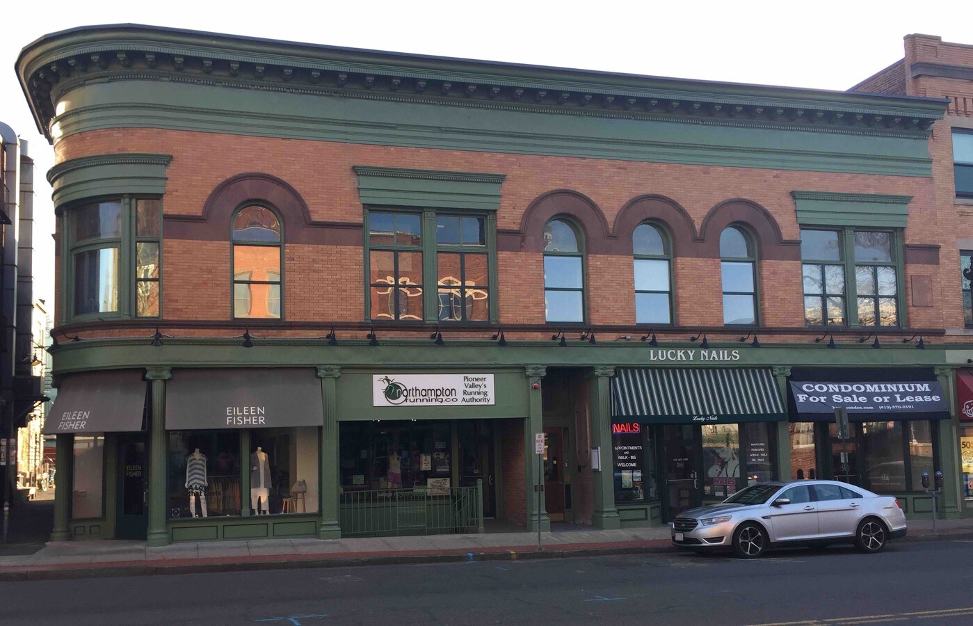 2434 Pleasant St, Northampton, MA 01060