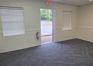 7714 Massachusetts Ave, New Port Richey, FL for lease Interior Photo- Image 1 of 4