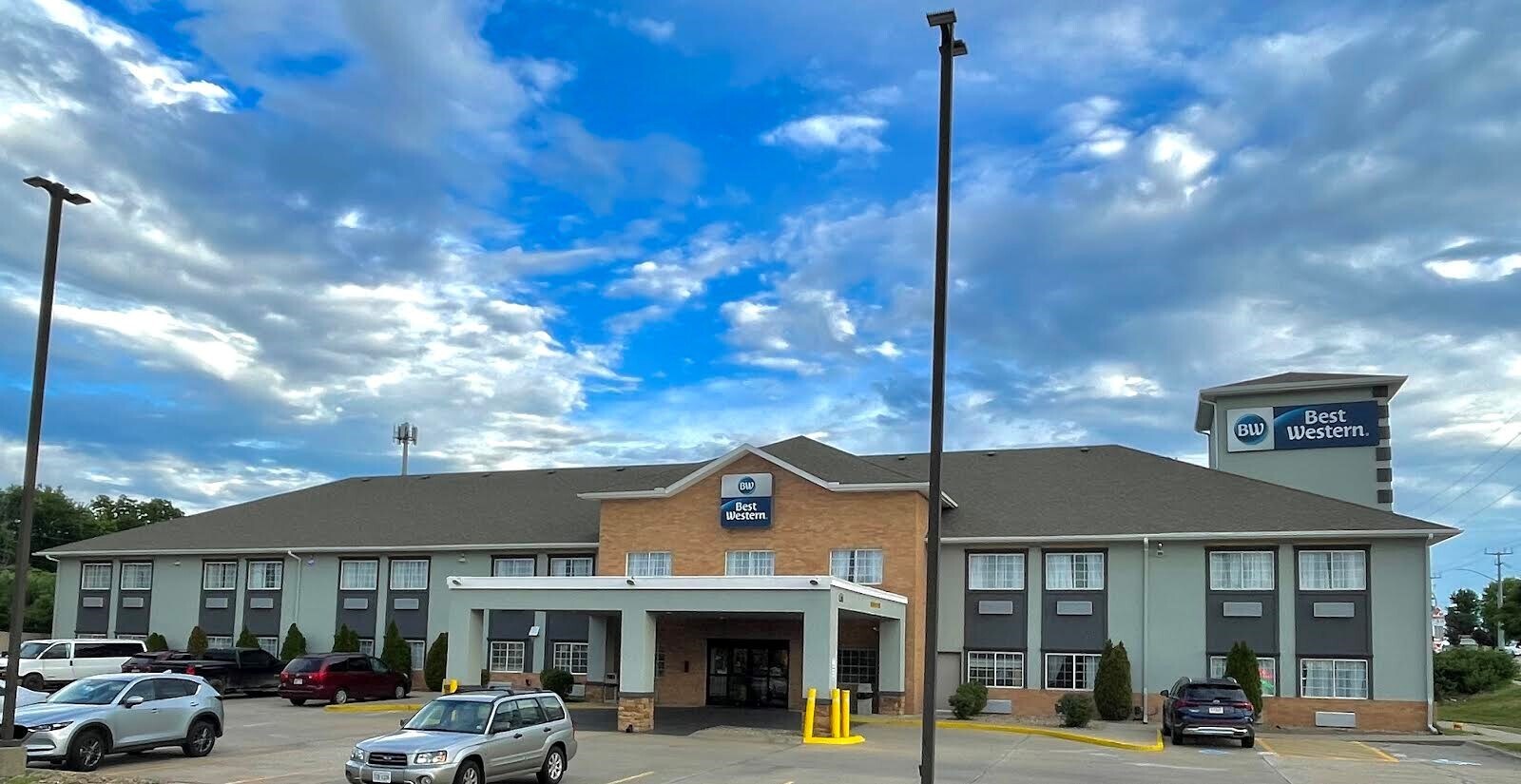 700 SW Fairlawn Rd, Topeka, KS for sale Building Photo- Image 1 of 1