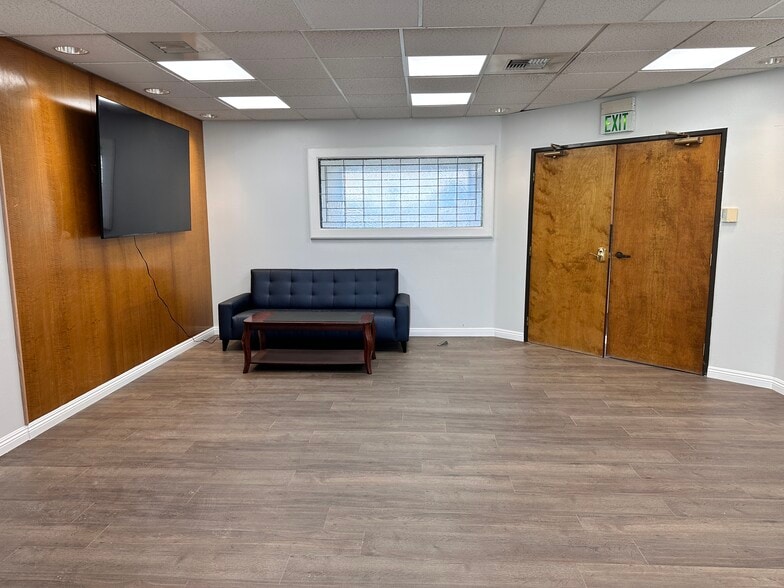 1500 Crenshaw Blvd, Torrance, CA for lease - Building Photo - Image 3 of 23