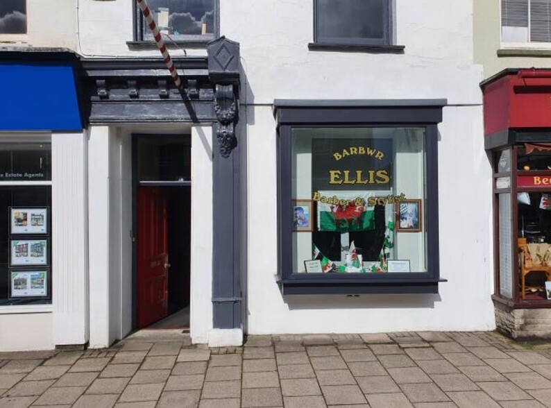 148 High St, Porthmadog for lease - Primary Photo - Image 1 of 1